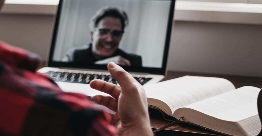 „Bis morgen via Zoom“: 5 Tipps, um den digitalen Teamgeist zu fördern