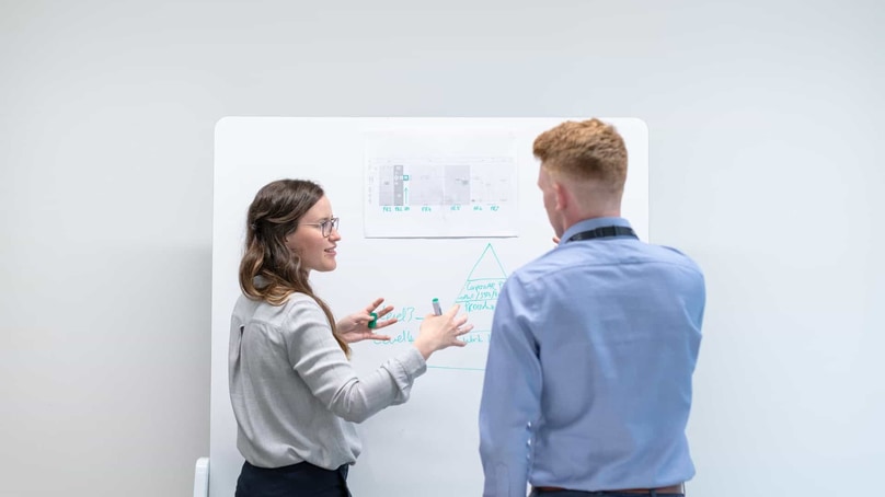 Geschäftspartner:innen für Ideen begeistern: Mit 7 Tipps zum Erfolg Geschäftspartner:innen für Ideen begeistern: Mit 7 Tipps zum Erfolg