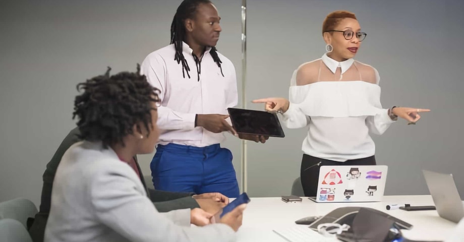 Aufgaben delegieren – eine Urlaubs-Checkliste für Unternehmer:innen